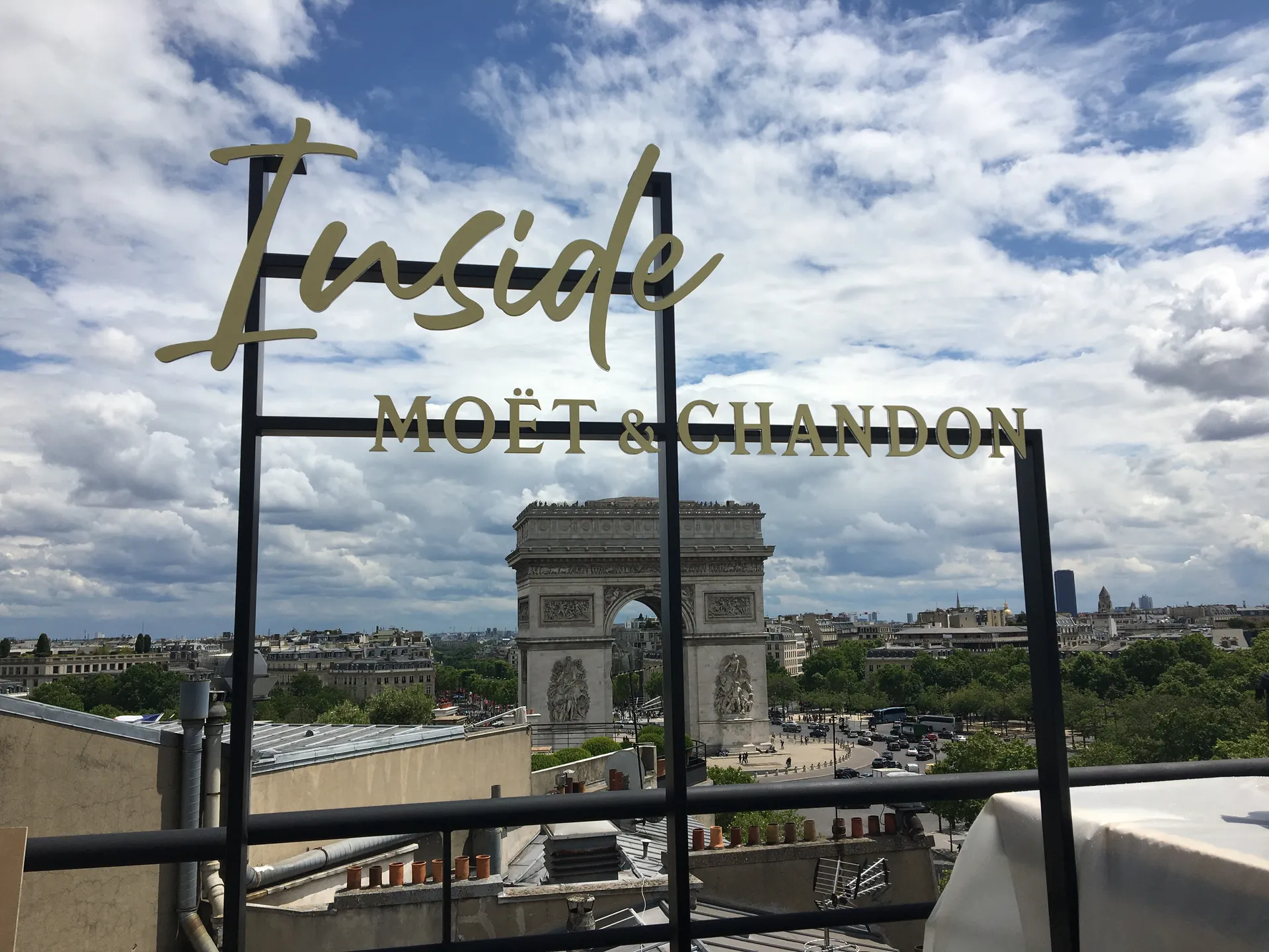 Moët & Chandon — scénographie rooftop éphémère